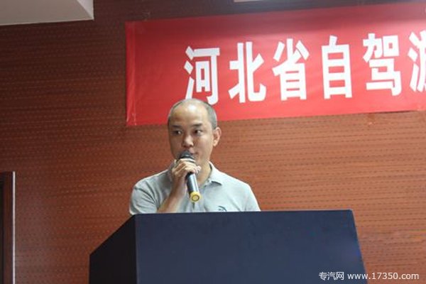 张晓东秘书长宣读贺电